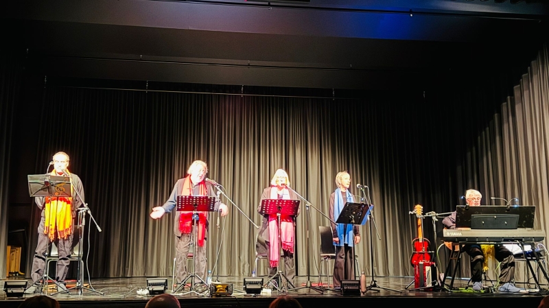 Die Aufführenden Mika Barton, Friedemann Büschel, Siggi Püschel, Hedy Auer-Holleber, Holly Holleber (v.l.)