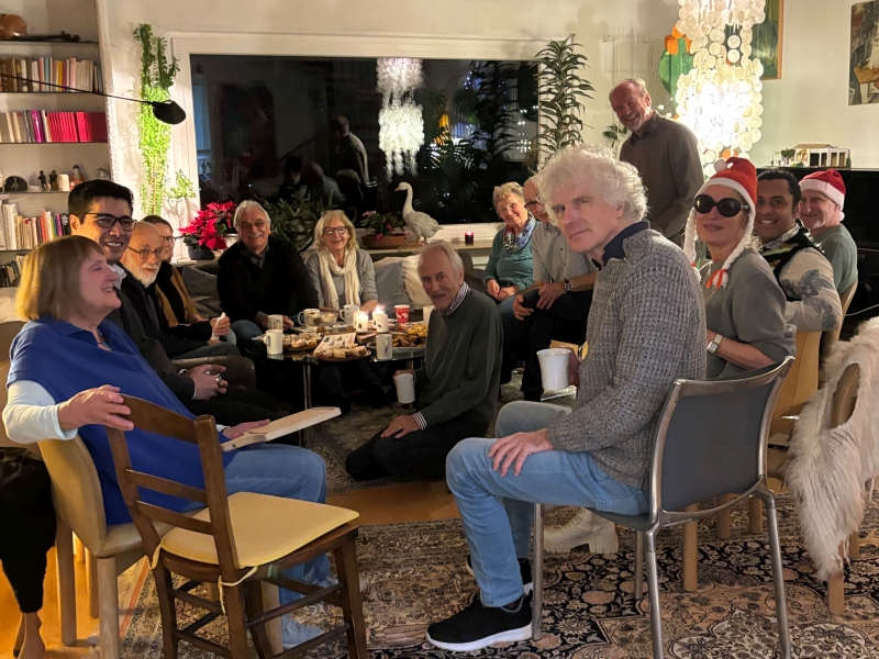 Heitere vorweihnachtliche Stimmung bei Veranstaltern und Gästen