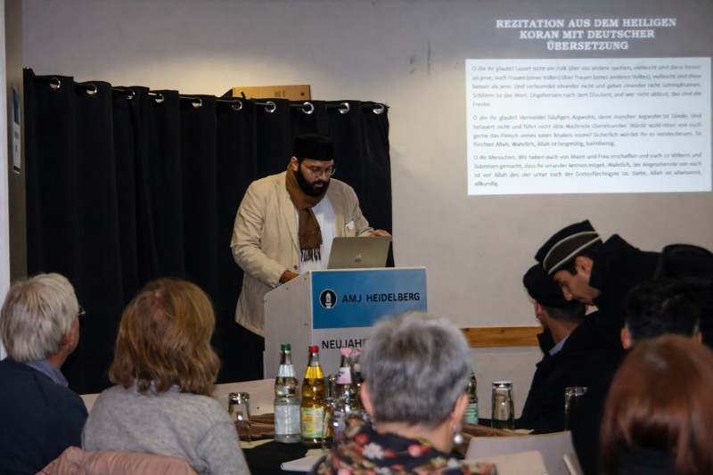 Imam und Theologe Basel Aslam führte die Gäste durch den Abend.
