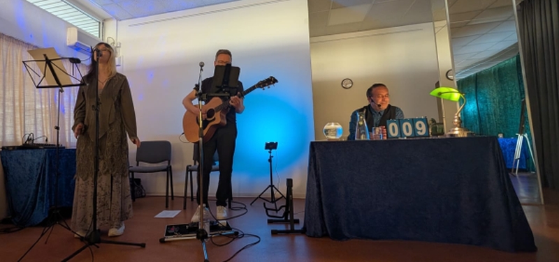 Laura Fortuna Barton, Joachim Coch und Mika Barton auf dem Weg in Richtung Leier