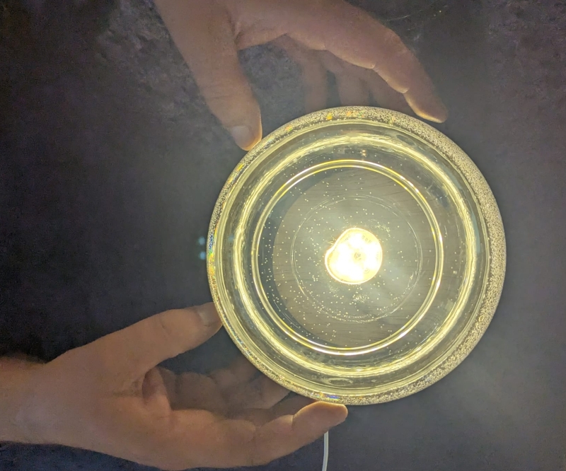 Wie eine Blase in einem Wasserglas gleitet Aniara durch den Weltenraum…