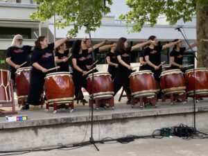 Temperamentvolle Aufführung der Taiko-Trommler aus Heidelberg (Foto: Karin Weinmann-Abel).