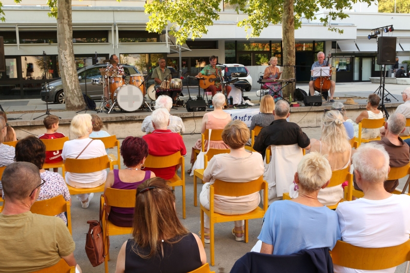 Mantralounge an ein lauen Sommerabend