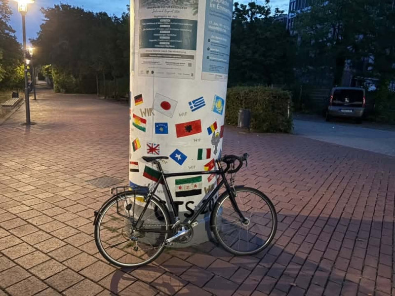 Das Fahrrad nach der Wiederauffindung an der Litfaßsäule
