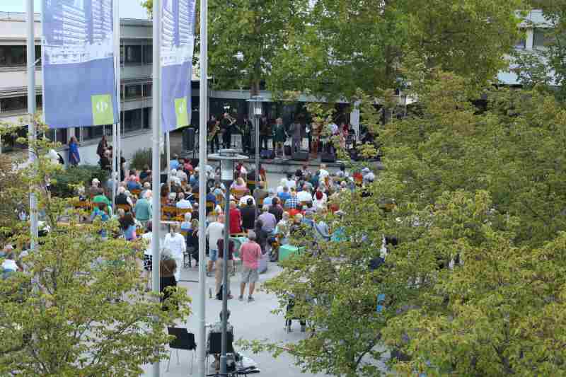 Nicht alle Besucher fanden einen Sitzplatz.