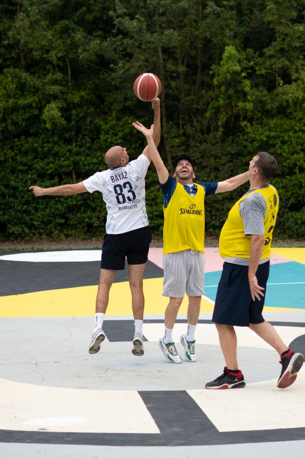 Der Minister im sportlichen Wettkampf mit Stadtrat Bülent Teztiker (v.l.).