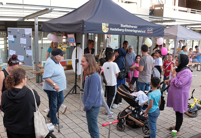 Dem Workshop vorangegangen war ein „Markt der Möglichkeiten“ in der Emmertsgrundpassage. Foto: Sakhno.