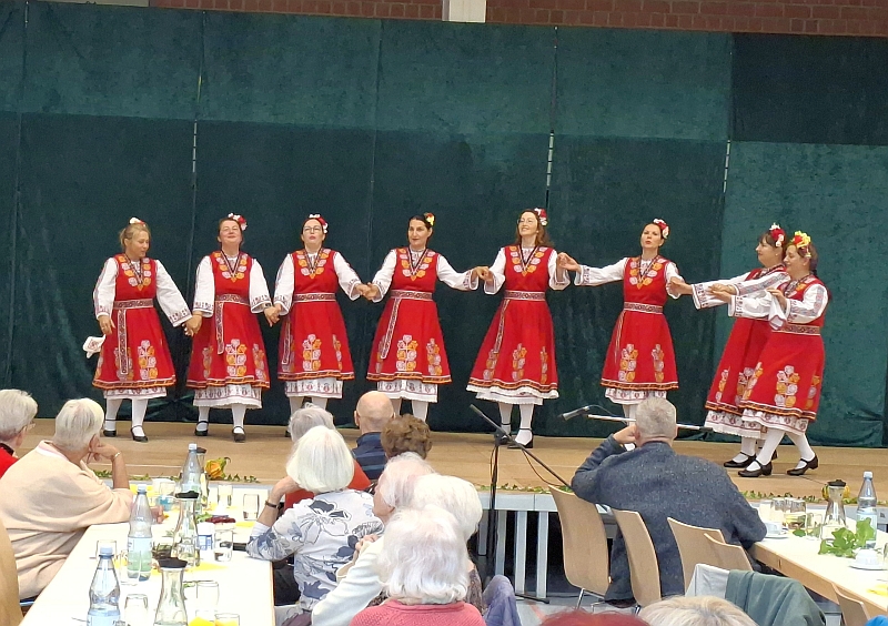 Bulgarische Volkstanzgruppe "Ludo Mlado".